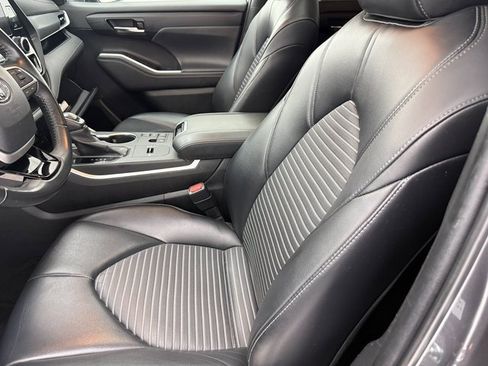 Used 2023 Toyota Highlander XSE image 27