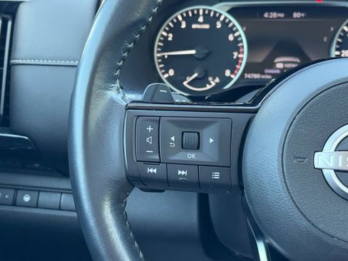 Used 2022 Nissan Pathfinder SV w/ SV Black Package image 12