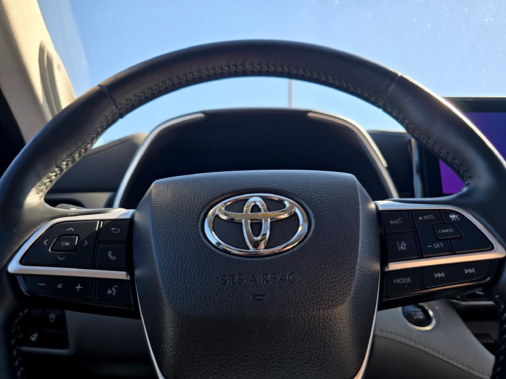Used 2025 Toyota Highlander Limited AWD/4WD image 23