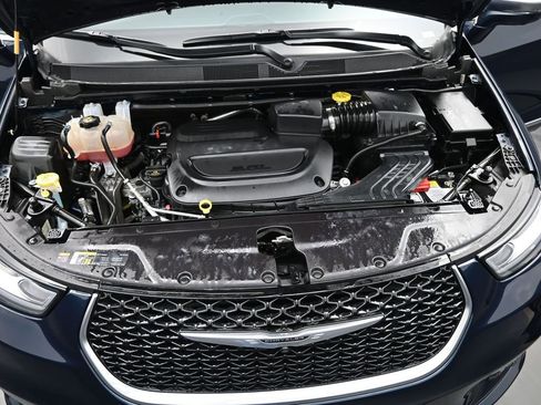Used 2024 Chrysler Pacifica Pinnacle FWD image 22