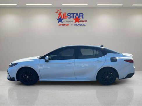 Used 2026 Toyota Camry SE FWD image 4