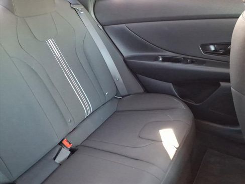 Used 2025 Hyundai Elantra SEL image 18