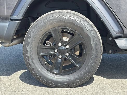Used 2021 Jeep Wrangler Unlimited Sahara AWD/4WD image 35