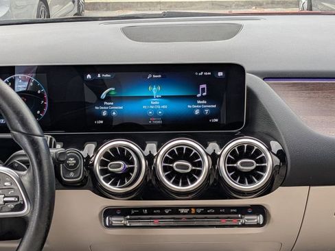 Used 2021 Mercedes-Benz GLA 250 w/ Premium Package image 16