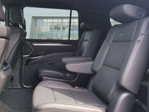 Certified 2025 Cadillac Escalade ESV Luxury RWD image 29