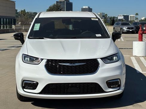 New 2026 Chrysler Pacifica Select image 6