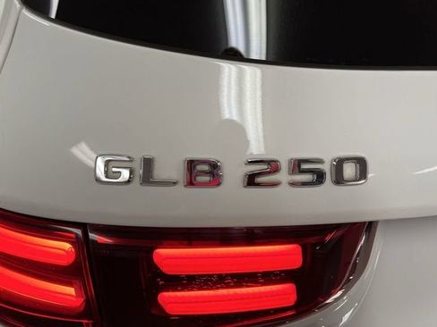 Used 2024 Mercedes-Benz GLB 250 4MATIC image 31