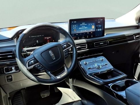 Used 2023 Lincoln Nautilus AWD image 9