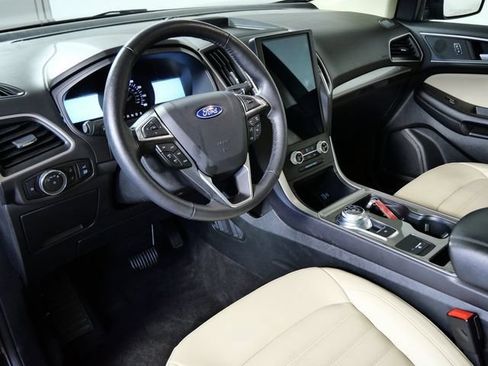 Certified 2024 Ford Edge SEL w/ Convenience Package AWD/4WD image 3
