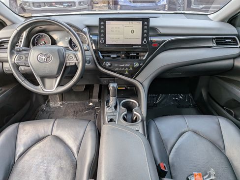 Used 2022 Toyota Camry XLE FWD image 12
