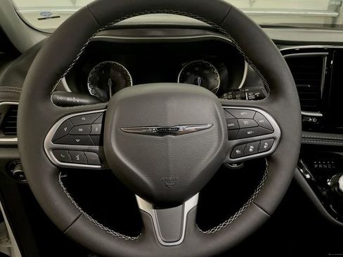 New 2026 Chrysler Pacifica Select image 16