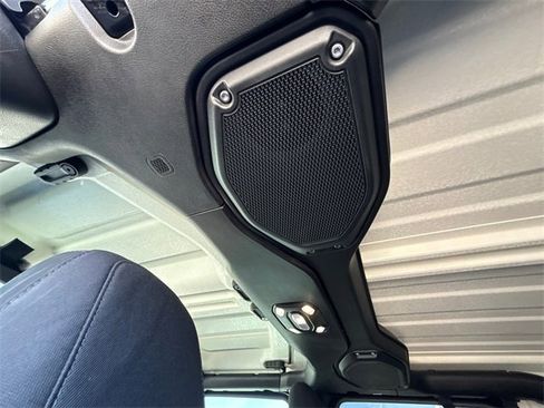 Used 2022 Jeep Gladiator Rubicon w/ Cold Weather Group image 16