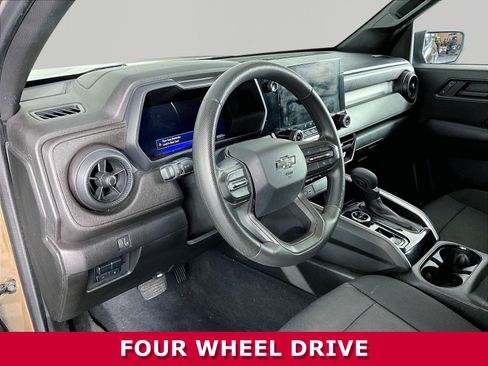 Used 2024 Chevrolet Colorado Trail Boss w/ Advanced Trailering Package AWD/4WD image 15