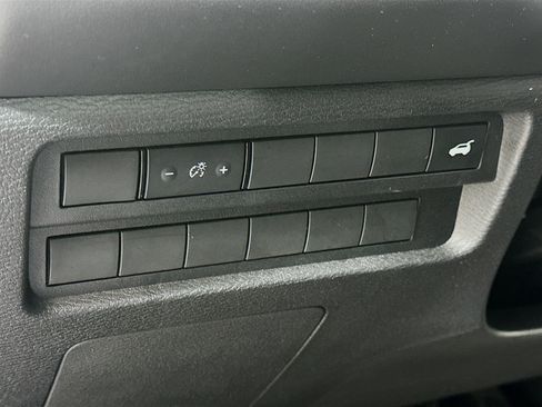 Used 2024 Mitsubishi Outlander SE image 17