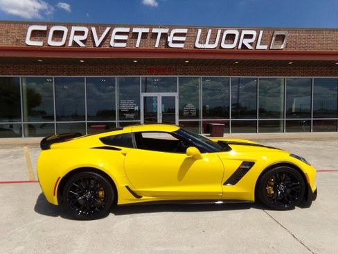 Used 2015 Chevrolet Corvette Z06 w/ 3LZ Preferred Equipment Group image 4