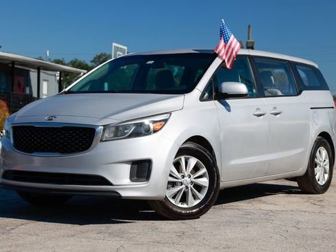 Used 2018 Kia Sedona L image 1