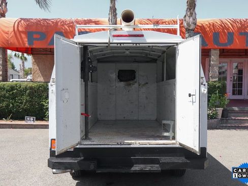 Used 2018 Chevrolet Express 3500 image 8