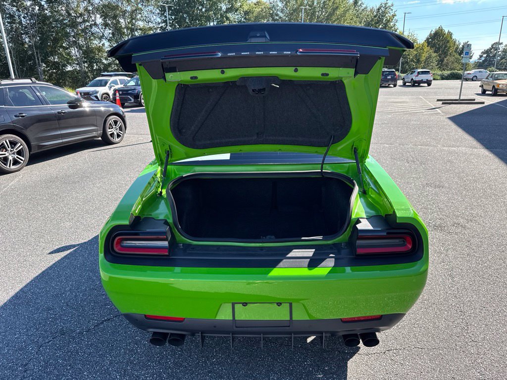 Used 2017 Dodge Challenger R/T w/ Cold Weather Group RWD image 10