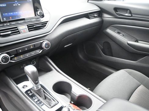 Used 2024 Nissan Altima 2.5 S FWD image 4