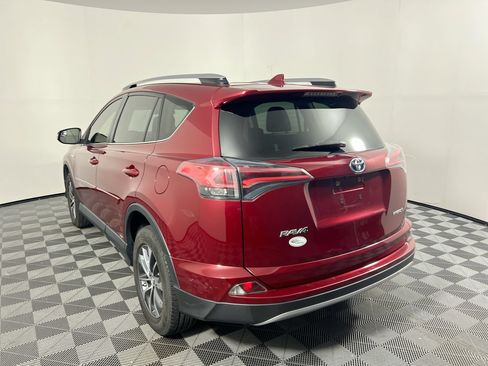 Used 2018 Toyota RAV4 LE w/ Carpet Mat Package AWD/4WD image 5
