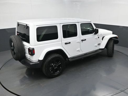 Used 2022 Jeep Wrangler Unlimited Sahara AWD/4WD image 36