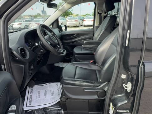 Used 2018 Mercedes-Benz Metris Passenger image 9