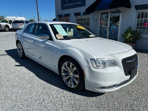 Used 2019 Chrysler 300 Limited RWD image 26