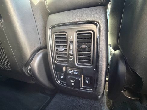 Used 2018 Jeep Grand Cherokee Limited image 16