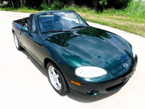 Used 2002 MAZDA MX-5 Miata SE RWD image 2