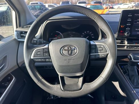 Used 2024 Toyota Sienna XLE image 15