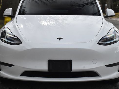 Used 2021 Tesla Model Y Long Range image 12