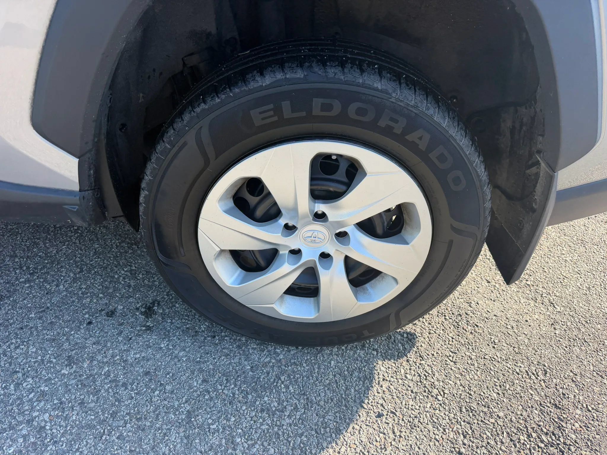 Used 2021 Toyota RAV4 LE AWD/4WD image 9