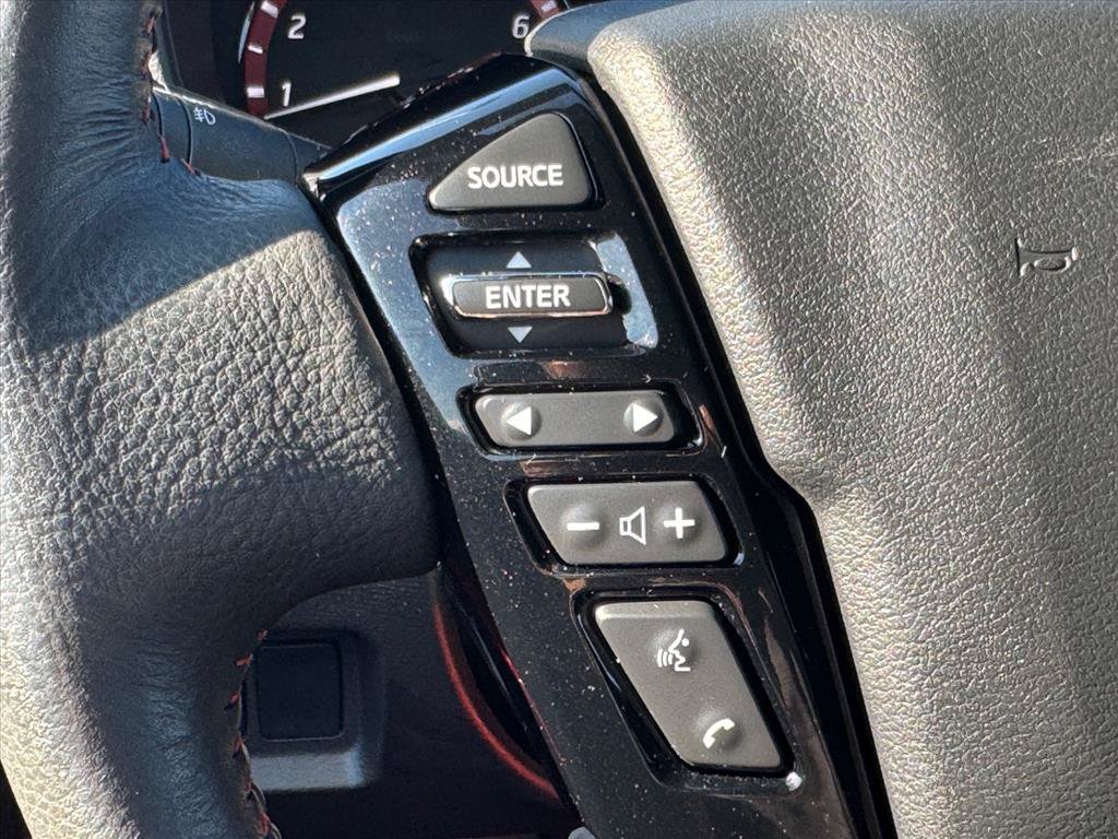 Used 2025 Nissan Frontier PRO-4X AWD/4WD image 18