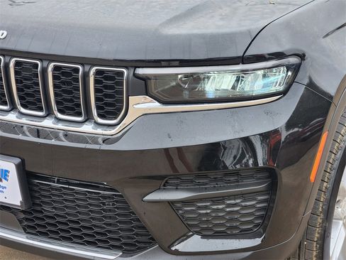 New 2025 Jeep Grand Cherokee Laredo w/ Luxury Tech Group I image 5