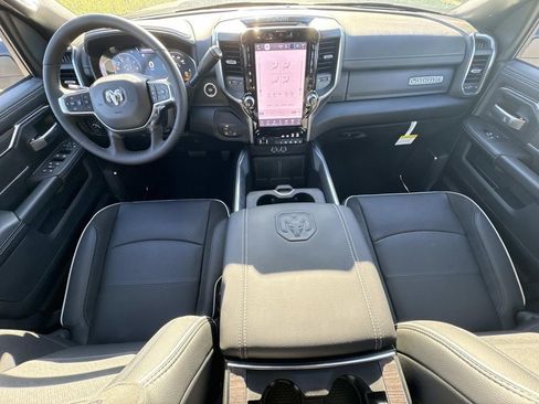 New 2026 RAM 2500 Laramie AWD/4WD image 19