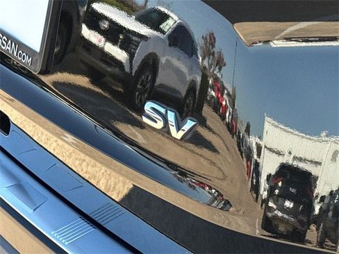 Used 2023 Nissan Rogue SV image 10