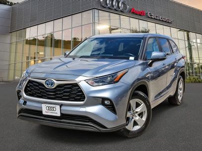 Used 2023 Toyota Highlander LE