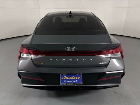 Used 2025 Hyundai Elantra Limited FWD image 7