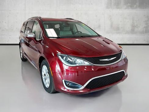 Used 2019 Chrysler Pacifica Limited image 3