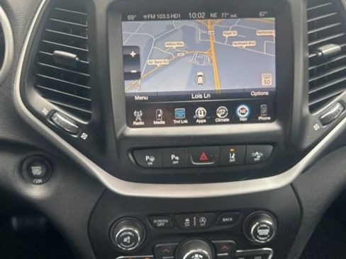 Used 2017 Jeep Cherokee Trailhawk AWD/4WD image 17