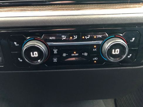 Used 2025 Chevrolet Silverado 1500 LT AWD/4WD image 23