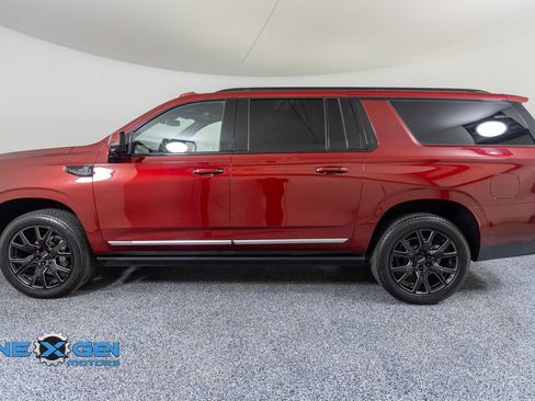 Used 2025 GMC Yukon XL Denali w/ Sun & Power Step Package image 4