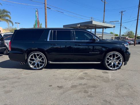 Used 2016 Chevrolet Suburban LT image 8