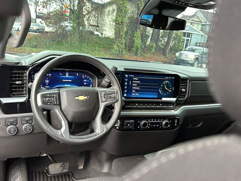 Used 2025 Chevrolet Silverado 2500 LT w/ Convenience Package image 19