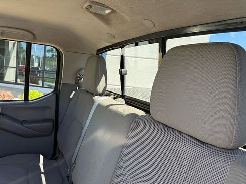 Used 2018 Nissan Frontier SV AWD/4WD image 12