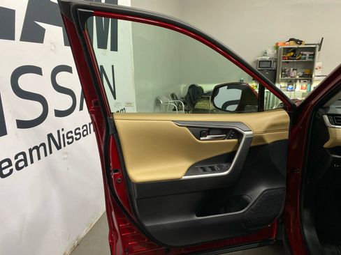 Used 2025 Toyota RAV4 Limited image 9