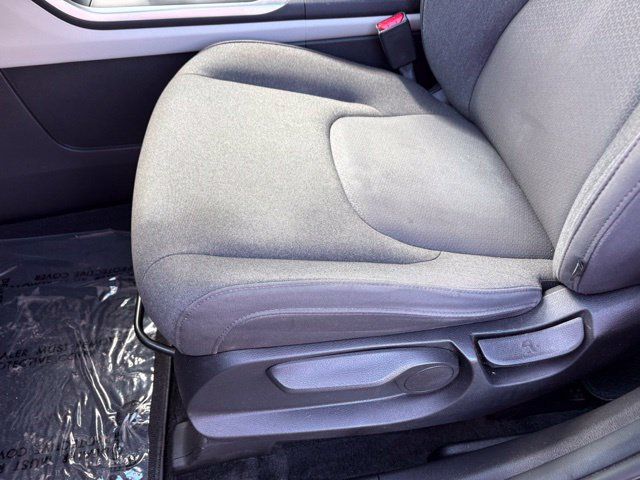 Used 2023 Kia Carnival LX FWD image 25