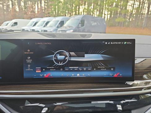 Certified 2024 BMW X7 xDrive40i w/ Premium Package image 21