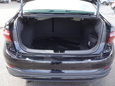 Certified 2023 Volkswagen Jetta SE image 5