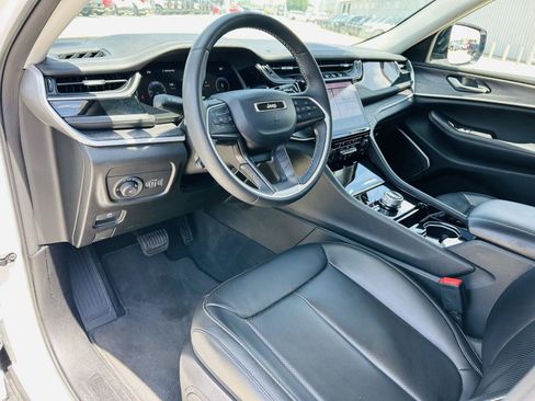 Used 2023 Jeep Grand Cherokee Limited w/ Luxury Tech Group II AWD/4WD image 22